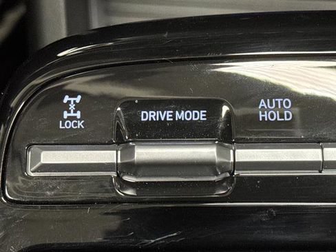 Used 2025 Hyundai Tucson Limited image 24