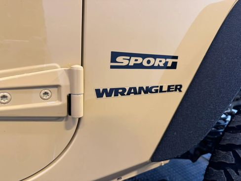 Used 2013 Jeep Wrangler Sport AWD/4WD image 33