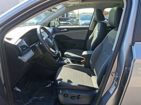 Used 2023 Volkswagen Taos SE w/ Panoramic Sunroof Package image 14