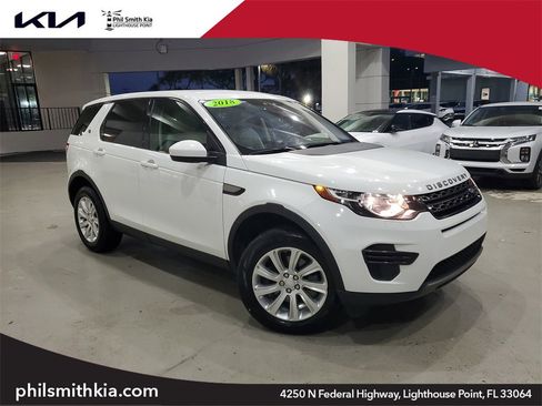 Used 2018 Land Rover Discovery Sport SE image 1