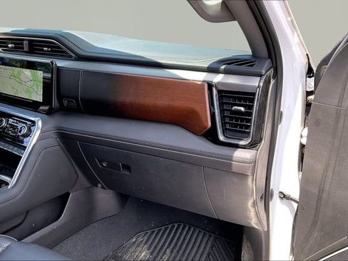 Used 2022 GMC Sierra 1500 Denali AWD/4WD image 18