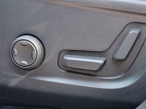 Used 2023 Volvo XC40 B5 Ultimate w/ Protection Package Premier image 4