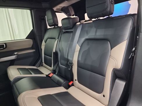 Used 2023 Ford Bronco Wildtrak image 36