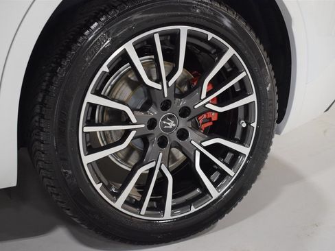 Certified 2024 Maserati Grecale GT AWD/4WD image 6