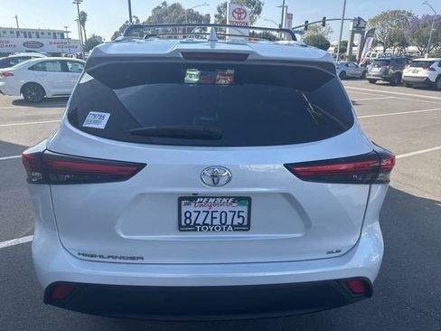 Used 2022 Toyota Highlander XLE FWD image 8