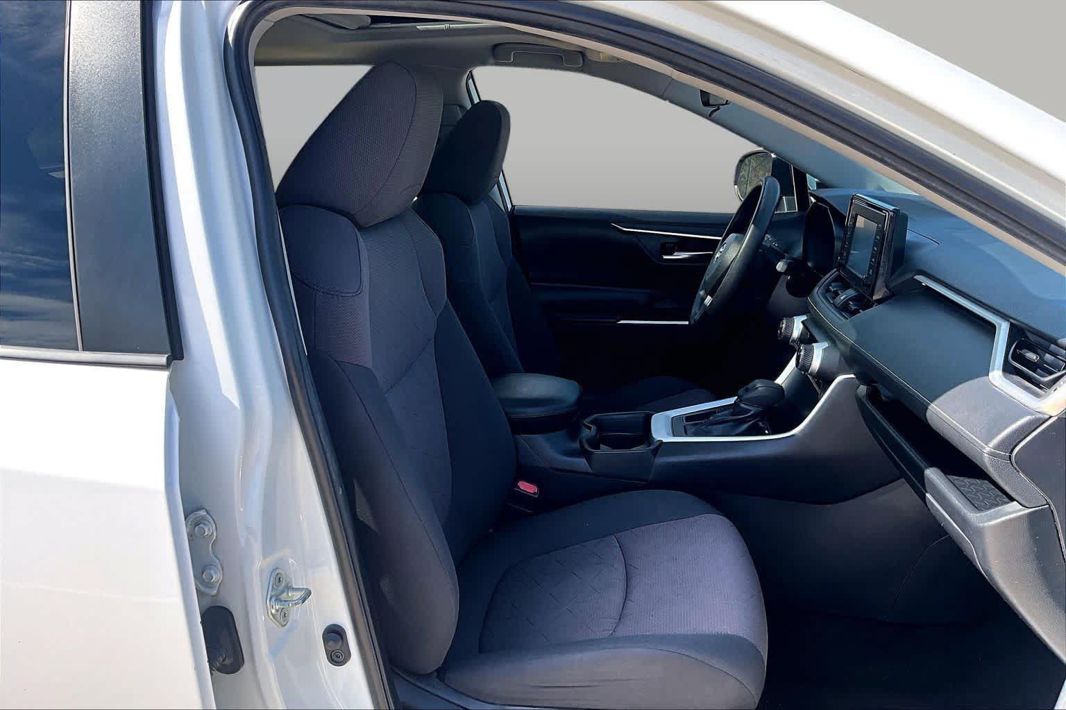 Used 2019 Toyota RAV4 XLE FWD image 9