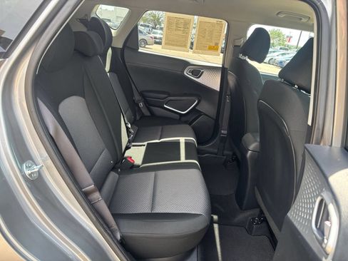 Used 2025 Kia Soul LX w/ LX Technology Package FWD image 23