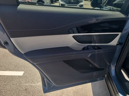 Certified 2025 Lincoln Nautilus Premier AWD/4WD image 9