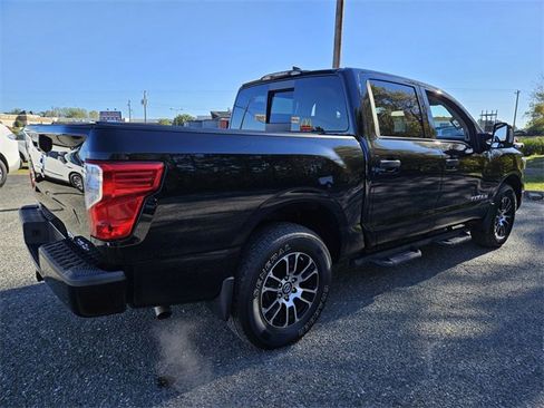 Used 2022 Nissan Titan SV w/ SV Convenience Package image 7