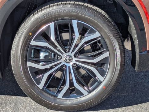 Used 2026 Toyota Crown Signia image 14