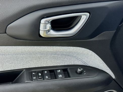 Used 2022 Jeep Compass Latitude w/ Sun and Sound Group image 19