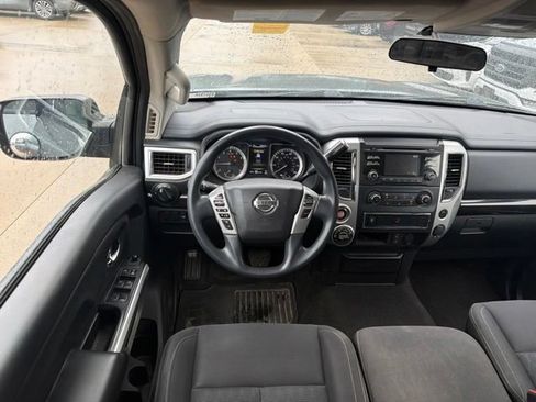 Used 2018 Nissan Titan SV AWD/4WD image 17