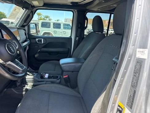Used 2024 Jeep Wrangler Unlimited Sahara AWD/4WD image 9