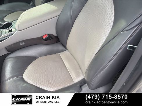 Used 2020 Toyota Camry XLE FWD image 19