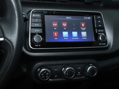 Used 2019 Nissan Kicks S image 25