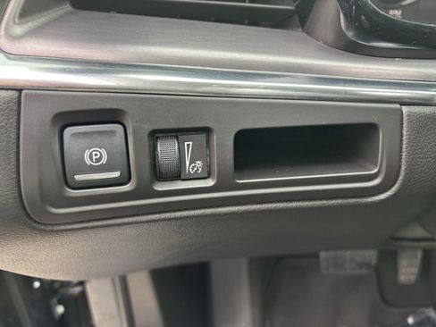 Used 2017 Cadillac XT5 Luxury image 28