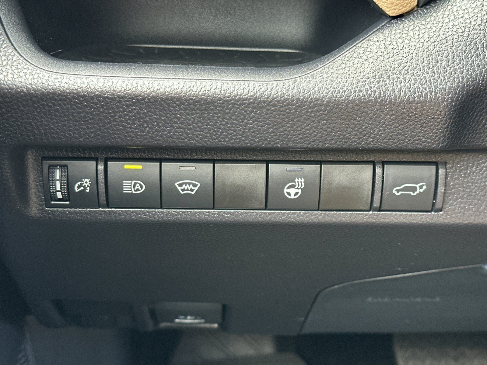 Used 2025 Toyota RAV4 XLE Premium w/ Weather Package AWD/4WD image 31
