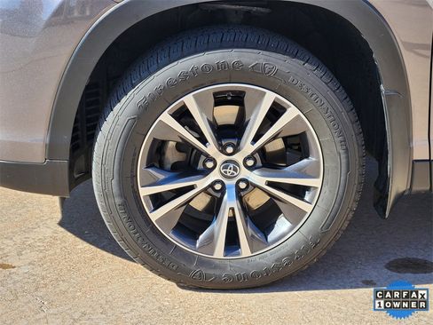 Used 2019 Toyota Highlander LE image 11