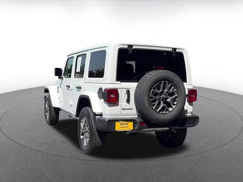 Used 2025 Jeep Wrangler Unlimited Sahara AWD/4WD image 11