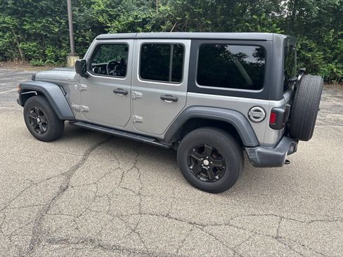 Used 2018 Jeep Wrangler Unlimited Sport S AWD/4WD image 8