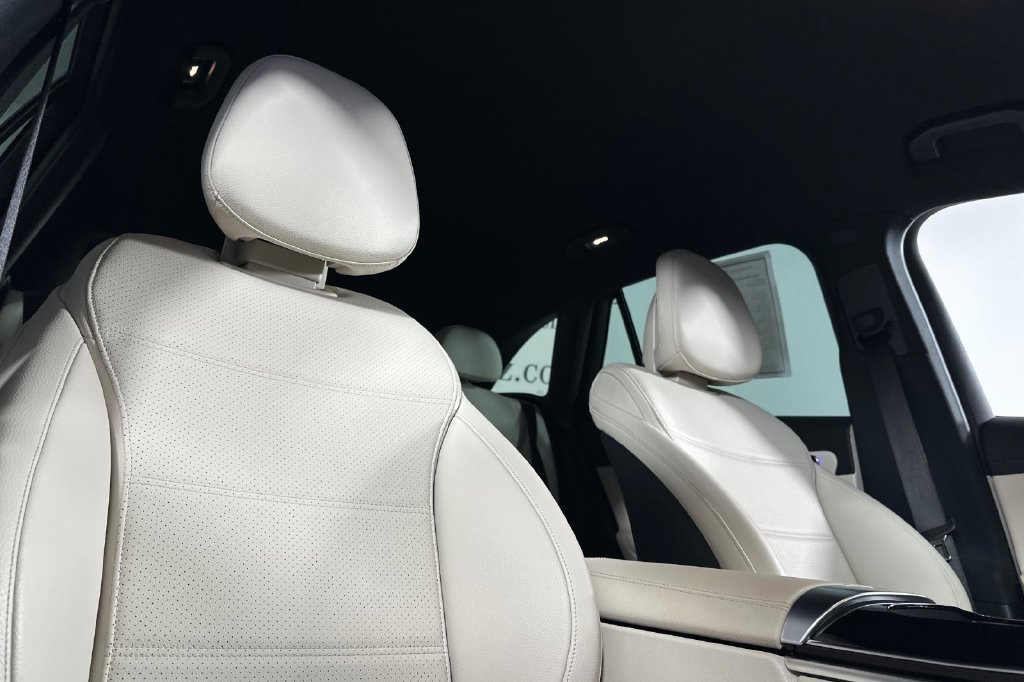 Used 2024 Mercedes-Benz GLC 300 4MATIC image 21