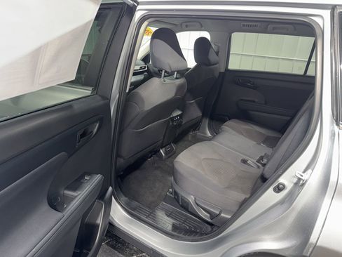 Used 2024 Toyota Highlander LE AWD/4WD image 16