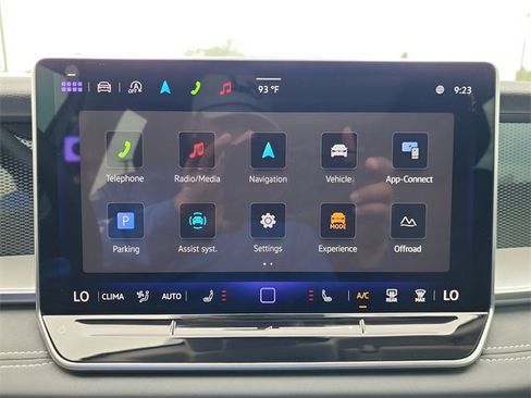 New 2025 Volkswagen Tiguan SE image 19