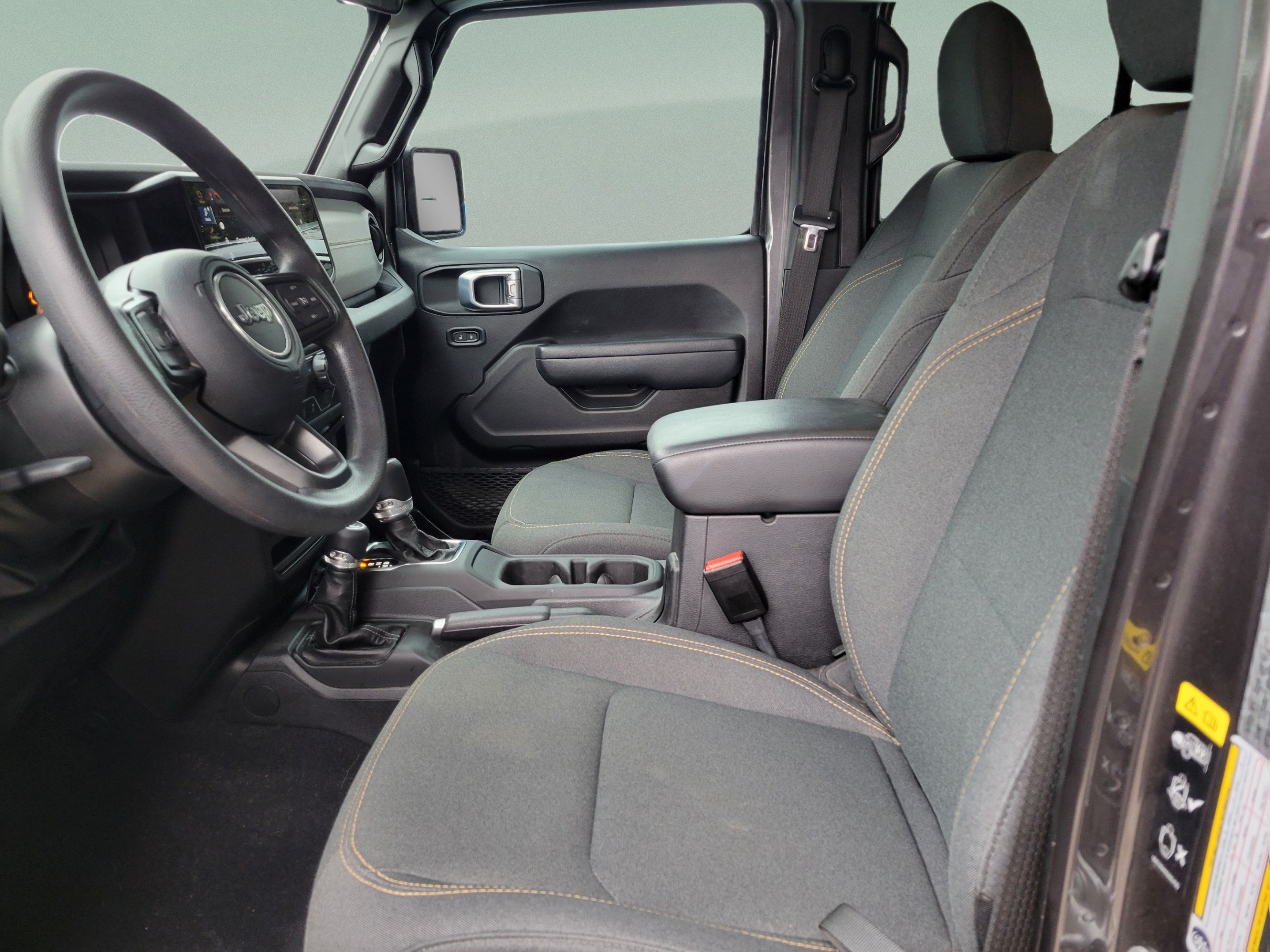 Used 2025 Jeep Gladiator Sport AWD/4WD image 17