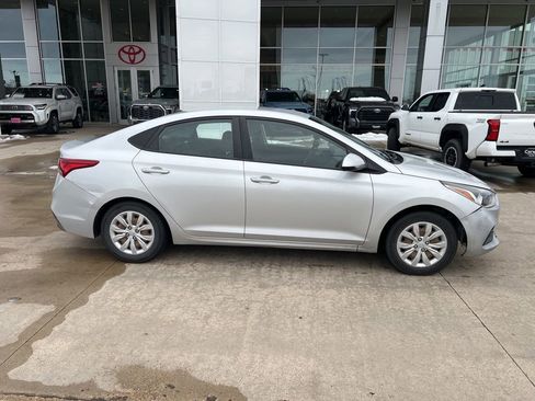 Used 2018 Hyundai Accent SE image 2