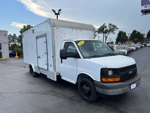 Used 2016 Chevrolet Express 4500 RWD image 2