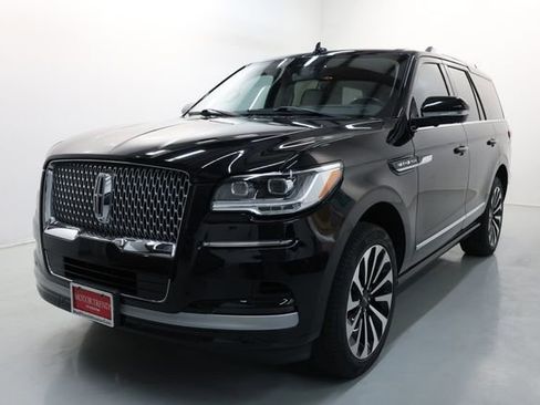 Used 2023 Lincoln Navigator Reserve image 12