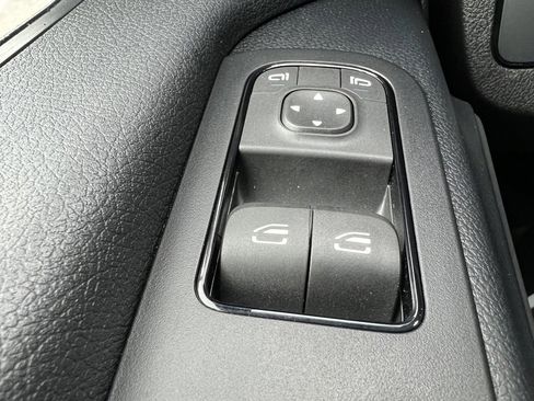 Used 2024 Mercedes-Benz Sprinter 4500 image 32