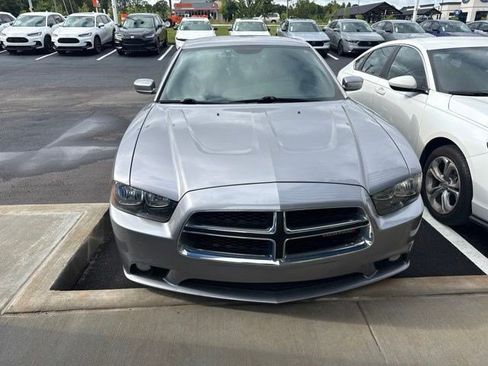 Used 2013 Dodge Charger SXT RWD image 2