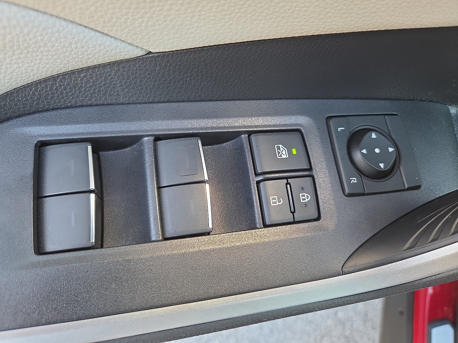 Used 2025 Toyota RAV4 XLE w/ Convenience Package AWD/4WD image 15