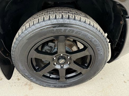Used 2011 Chevrolet Avalanche LT w/ Luxury Package AWD/4WD image 30