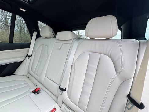 Certified 2022 BMW X5 xDrive40i w/ M Sport Package image 25