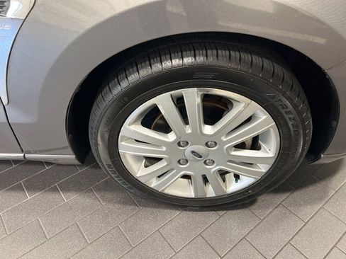 Used 2009 Ford Focus SEL image 9