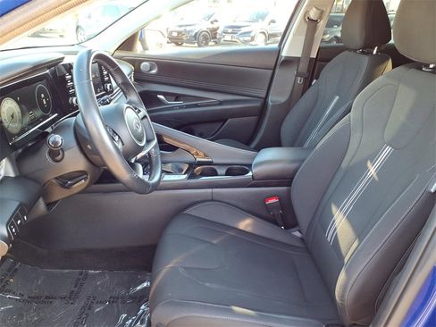Used 2021 Hyundai Elantra SEL w/ Convenience + Premium Package image 9