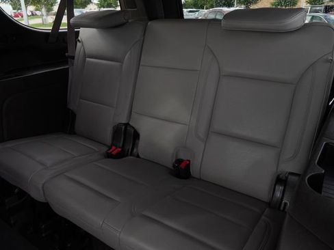 Used 2021 Chevrolet Suburban Z71 w/ Luxury Package AWD/4WD image 14