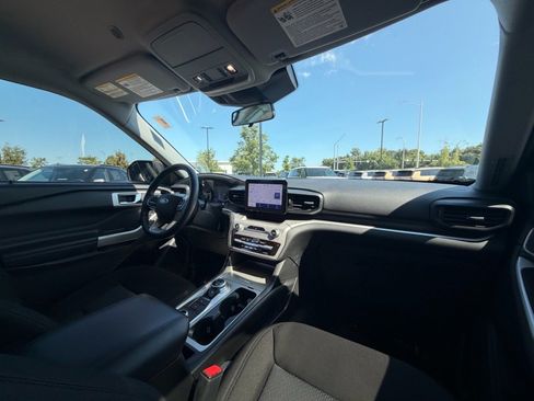 Used 2022 Ford Explorer XLT AWD/4WD image 12