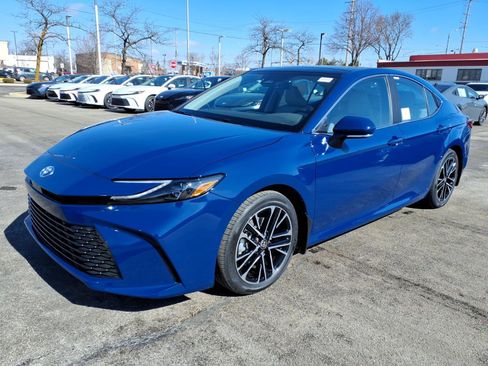 Used 2026 Toyota Camry XLE image 3