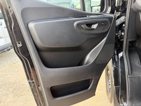 Used 2024 Mercedes-Benz Sprinter 2500 image 11