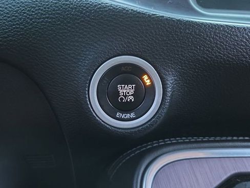 Used 2016 Dodge Challenger SXT image 23