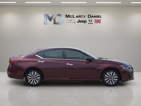 Used 2025 Nissan Altima 2.5 SV image 6