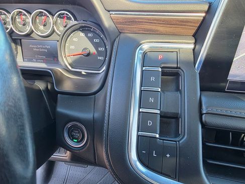 Used 2021 Chevrolet Suburban LT image 20