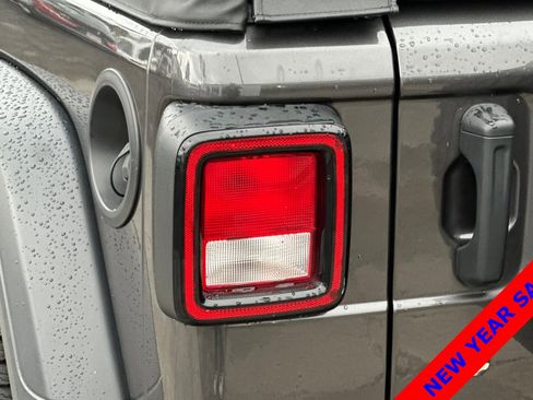 Used 2018 Jeep Wrangler Unlimited Sport S image 27