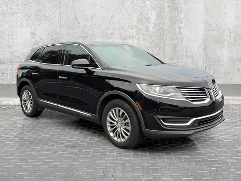 Used 2017 Lincoln MKX Select w/ Select Plus Package AWD/4WD image 2