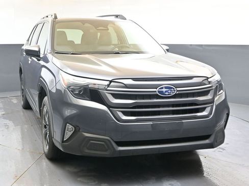 Used 2025 Subaru Forester Premium AWD/4WD image 8