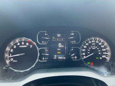Used 2021 Toyota Tundra SR5 RWD image 12