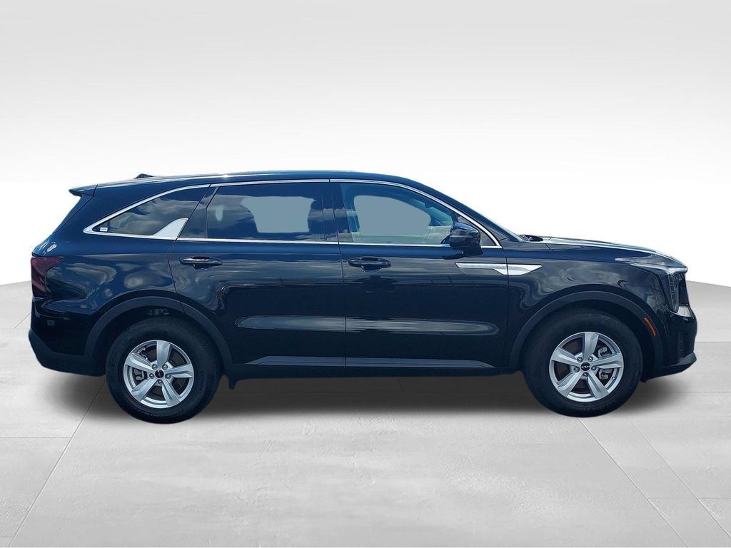 Used 2026 Kia Sorento LX FWD image 7